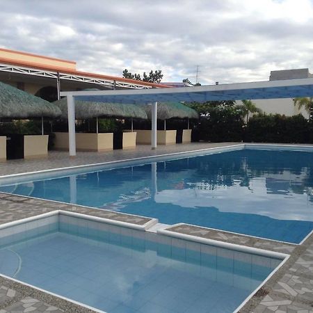 Ukl Ever Resort Hotel Laoag Bagian luar foto