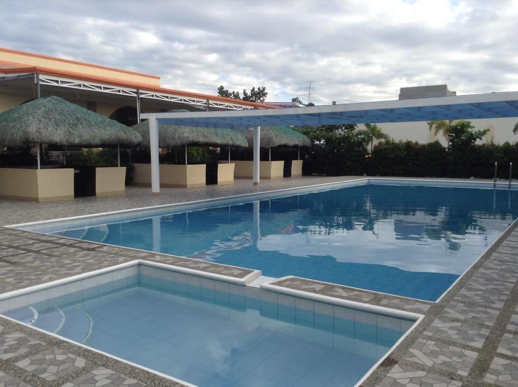 Ukl Ever Resort Hotel Laoag Bagian luar foto