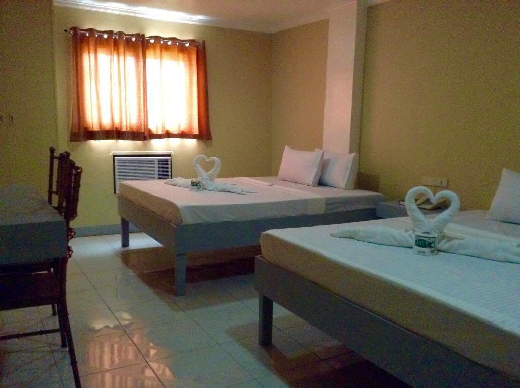 Ukl Ever Resort Hotel Laoag Bagian luar foto