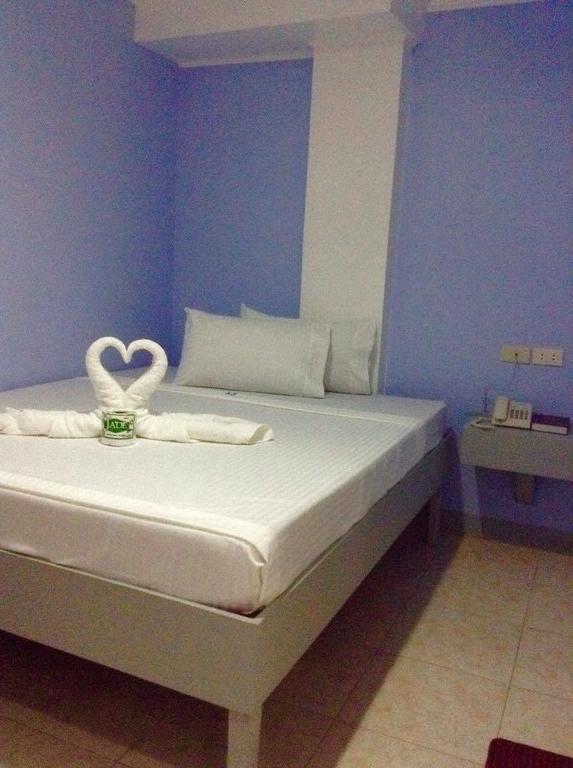 Ukl Ever Resort Hotel Laoag Bagian luar foto