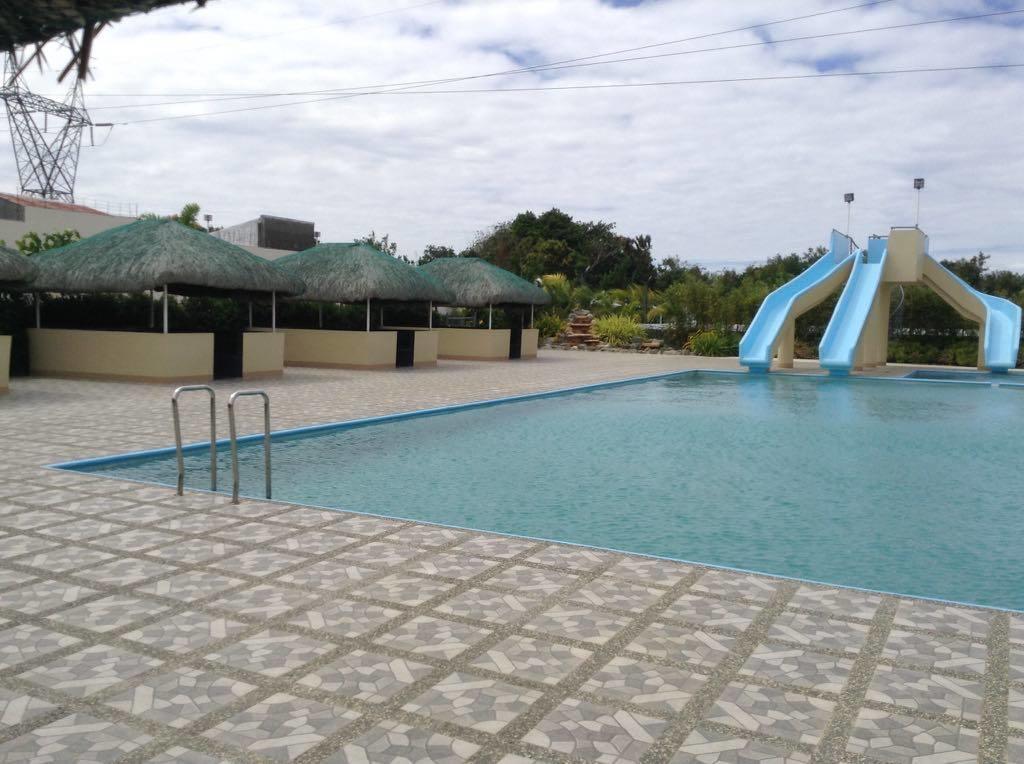 Ukl Ever Resort Hotel Laoag Bagian luar foto