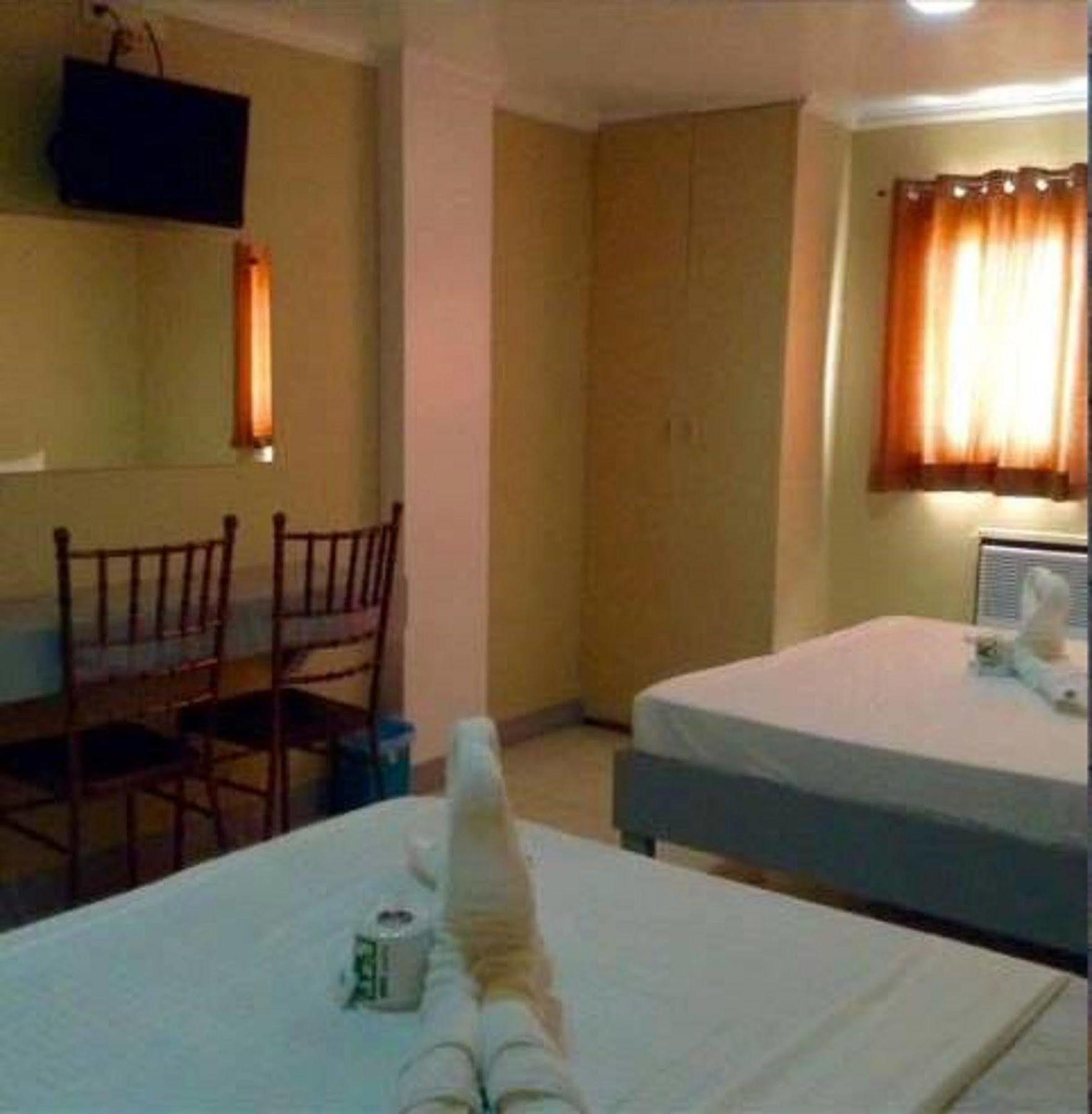 Ukl Ever Resort Hotel Laoag Bagian luar foto